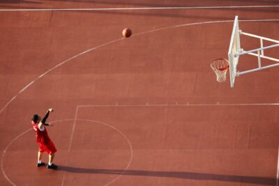 Basketball Trainingsmethoden ausprobieren alleine am Street Court
